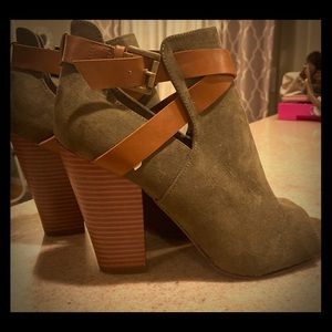 Olive heeled boots